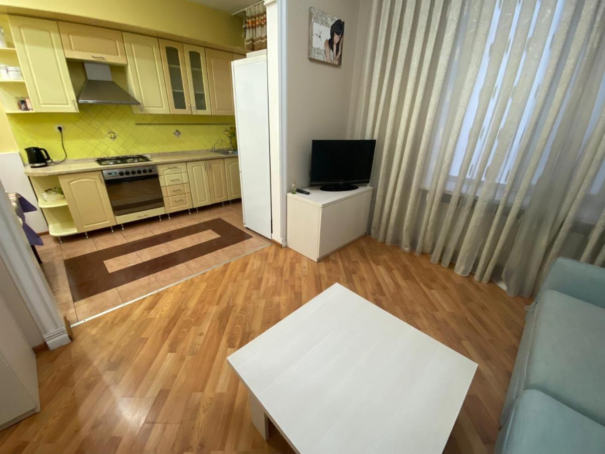 Stefan Cel Mare Apartment With 2 Rooms In The Heart Of Chisinau Exterior photo